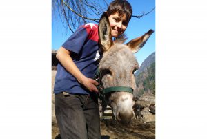 Paul mit dem Esel auf dem Hof, St. Pankraz, Ultental